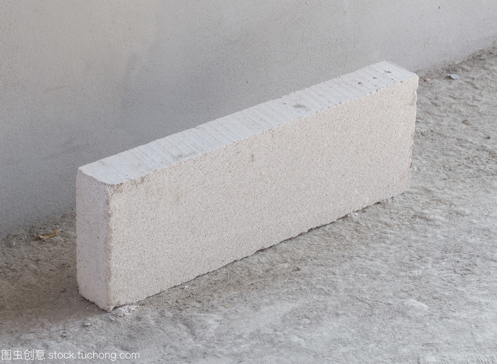 轻质高强，筑造未来 解析白色轻质混凝土砌块与发泡混凝土砌块的堆栈应用